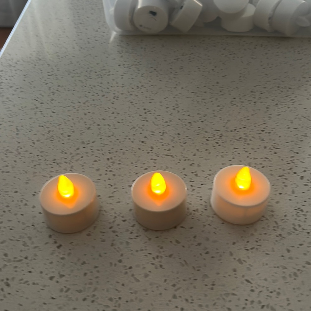 Set of 24 flickering tea lights-Brand New